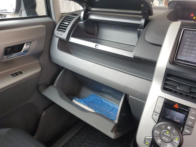 ヴォクシー ＺＳ　煌ＩＩ　ＥＴＣ　バックカメラ　両側電動スライドドア　オートライト　ＨＩＤ　スマートキー　電動格納ミラー　３列シート　ウォークスルー　ＣＶＴ　アルミホイール　ミュージックプレイヤー接続可　盗難防止システム（52枚目）