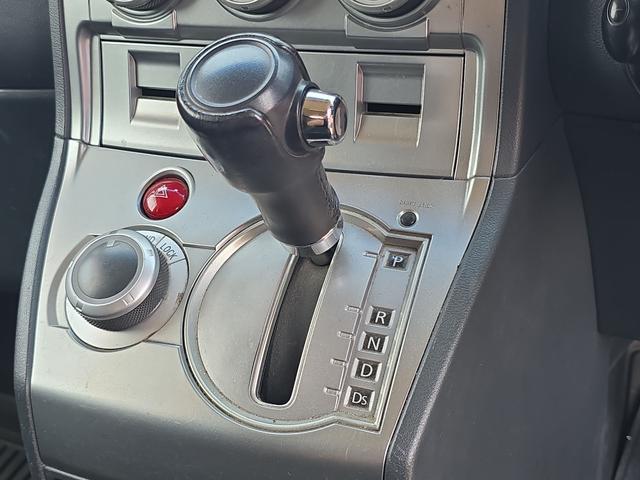 デリカＤ：５ シャモニー　４ＷＤ　ＥＴＣ　バックカメラ　サイドカメラ　ナビ　ＴＶ　オートクルーズコントロール　両側電動スライドドア　オートライト　ＨＩＤ　スマートキー　電動格納ミラー　シートヒーター　後席モニター　３列シート（6枚目）