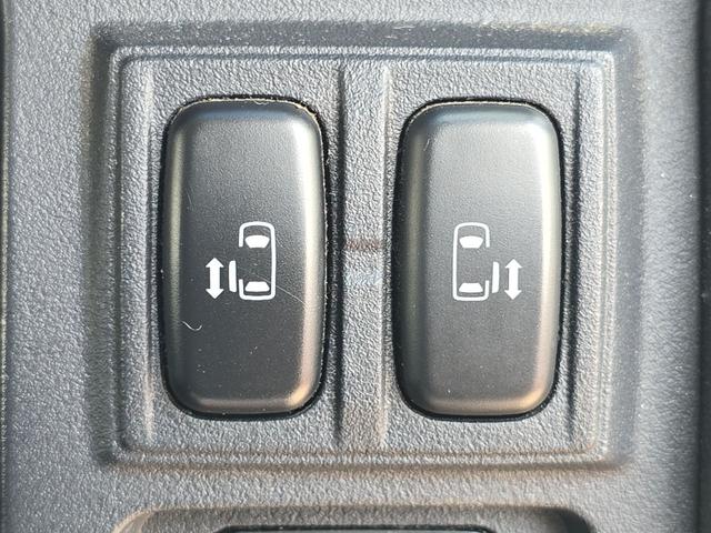 デリカＤ：５ シャモニー　４ＷＤ　ＥＴＣ　バックカメラ　サイドカメラ　ナビ　ＴＶ　オートクルーズコントロール　両側電動スライドドア　オートライト　ＨＩＤ　スマートキー　電動格納ミラー　シートヒーター　後席モニター　３列シート（8枚目）