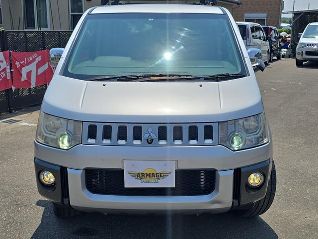 デリカＤ：５ シャモニー　４ＷＤ　ＥＴＣ　バックカメラ　サイドカメラ　ナビ　ＴＶ　オートクルーズコントロール　両側電動スライドドア　オートライト　ＨＩＤ　スマートキー　電動格納ミラー　シートヒーター　後席モニター　３列シート（11枚目）