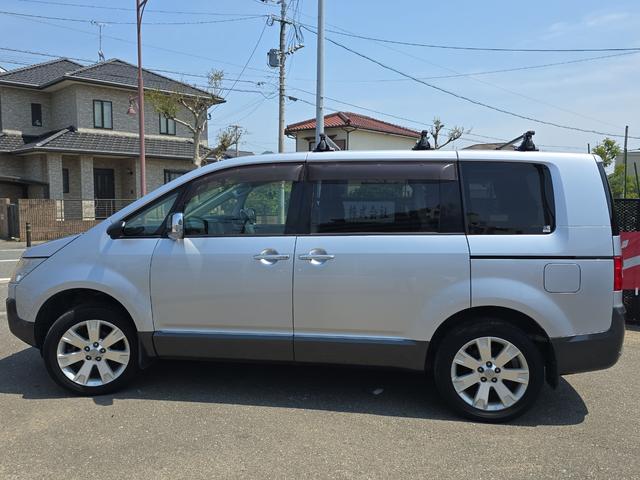 デリカＤ：５ シャモニー　４ＷＤ　ＥＴＣ　バックカメラ　サイドカメラ　ナビ　ＴＶ　オートクルーズコントロール　両側電動スライドドア　オートライト　ＨＩＤ　スマートキー　電動格納ミラー　シートヒーター　後席モニター　３列シート（17枚目）