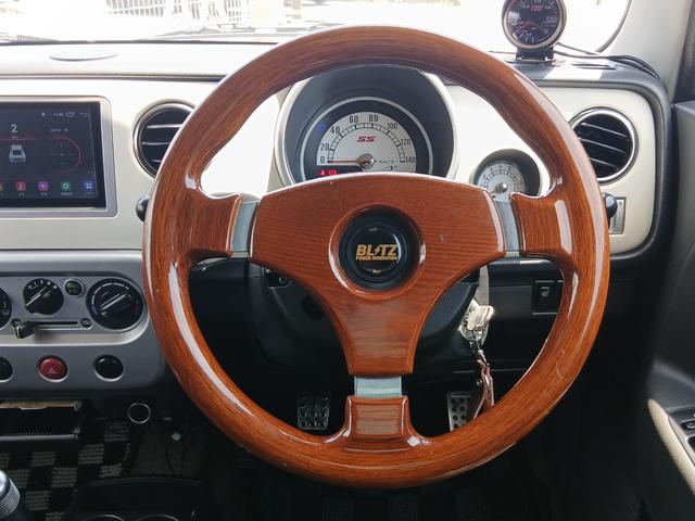 アルトラパン ＳＳ　４ＷＤ　キーレスエントリー　シートヒーター　ＭＴ　ＡＢＳ　Ｂｌｕｅｔｏｏｔｈ　アルミホイール　衝突安全ボディ（3枚目）