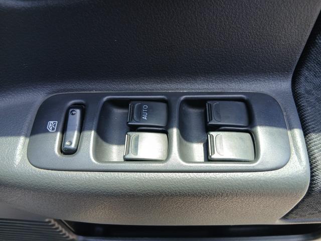 アルトラパン ＳＳ　４ＷＤ　キーレスエントリー　シートヒーター　ＭＴ　ＡＢＳ　Ｂｌｕｅｔｏｏｔｈ　アルミホイール　衝突安全ボディ（12枚目）