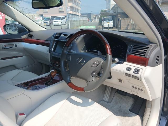 ＬＳ ＬＳ６００ｈＬ　４ＷＤ　ＥＴＣ　クリアランスソナー　オートクルーズコントロール　バックカメラ　ナビ　ＴＶ　アルミホイール　オートライト　ＬＥＤヘッドランプ　サンルーフ　ＣＶＴ　シートエアコン　スマートキー（41枚目）