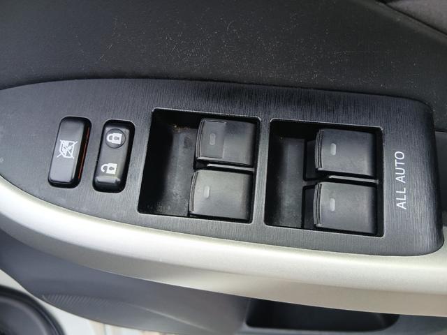 プリウス Ｓ　ＥＴＣ　バックカメラ　ナビ　ＴＶ　アルミホイール　ＨＩＤ　ＣＶＴ　スマートキー　電動格納ミラー　盗難防止システム　ＵＳＢ　ミュージックプレイヤー接続可　Ｂｌｕｅｔｏｏｔｈ　衝突安全ボディ　ＡＢＳ（9枚目）