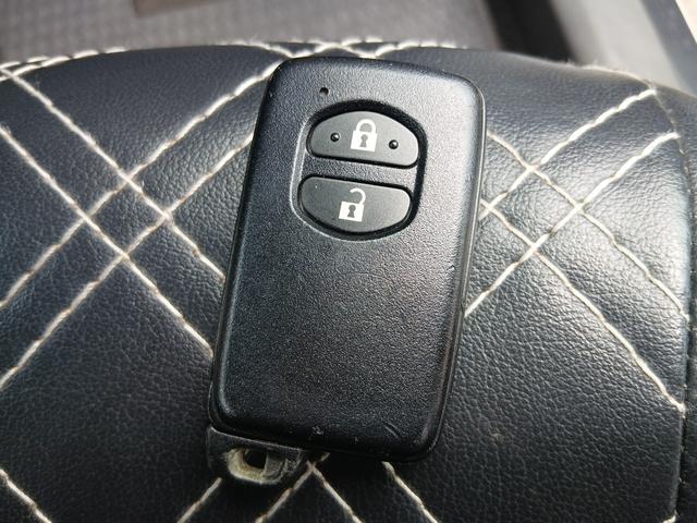 プリウス Ｓ　ＥＴＣ　バックカメラ　ナビ　ＴＶ　アルミホイール　ＨＩＤ　ＣＶＴ　スマートキー　電動格納ミラー　盗難防止システム　ＵＳＢ　ミュージックプレイヤー接続可　Ｂｌｕｅｔｏｏｔｈ　衝突安全ボディ　ＡＢＳ（10枚目）