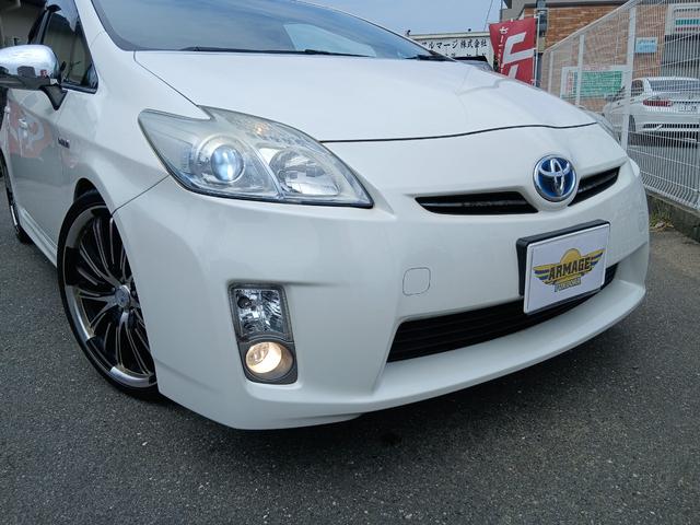 プリウス Ｓ　ＥＴＣ　バックカメラ　ナビ　ＴＶ　アルミホイール　ＨＩＤ　ＣＶＴ　スマートキー　電動格納ミラー　盗難防止システム　ＵＳＢ　ミュージックプレイヤー接続可　Ｂｌｕｅｔｏｏｔｈ　衝突安全ボディ　ＡＢＳ（22枚目）