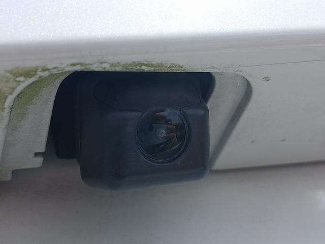 プリウス Ｓ　ＥＴＣ　バックカメラ　ナビ　ＴＶ　アルミホイール　ＨＩＤ　ＣＶＴ　スマートキー　電動格納ミラー　盗難防止システム　ＵＳＢ　ミュージックプレイヤー接続可　Ｂｌｕｅｔｏｏｔｈ　衝突安全ボディ　ＡＢＳ（26枚目）