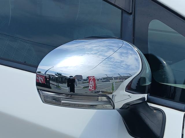 プリウス Ｓ　ＥＴＣ　バックカメラ　ナビ　ＴＶ　アルミホイール　ＨＩＤ　ＣＶＴ　スマートキー　電動格納ミラー　盗難防止システム　ＵＳＢ　ミュージックプレイヤー接続可　Ｂｌｕｅｔｏｏｔｈ　衝突安全ボディ　ＡＢＳ（34枚目）