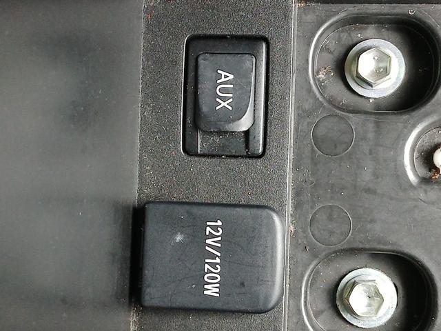 プリウス Ｓ　ＥＴＣ　バックカメラ　ナビ　ＴＶ　アルミホイール　ＨＩＤ　ＣＶＴ　スマートキー　電動格納ミラー　盗難防止システム　ＵＳＢ　ミュージックプレイヤー接続可　Ｂｌｕｅｔｏｏｔｈ　衝突安全ボディ　ＡＢＳ（46枚目）