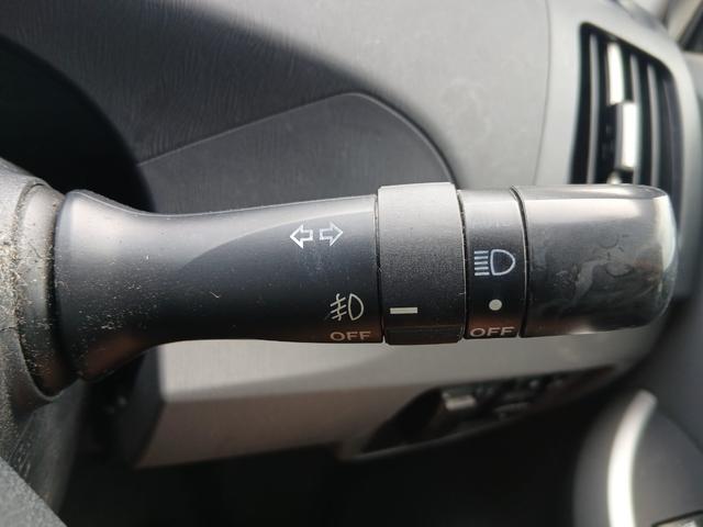プリウス Ｓ　ＥＴＣ　バックカメラ　ナビ　ＴＶ　アルミホイール　ＨＩＤ　ＣＶＴ　スマートキー　電動格納ミラー　盗難防止システム　ＵＳＢ　ミュージックプレイヤー接続可　Ｂｌｕｅｔｏｏｔｈ　衝突安全ボディ　ＡＢＳ（52枚目）
