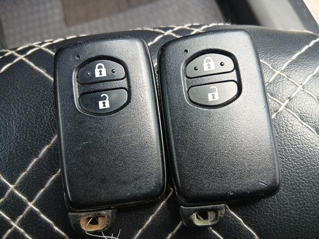 プリウス Ｓ　ＥＴＣ　バックカメラ　ナビ　ＴＶ　アルミホイール　ＨＩＤ　ＣＶＴ　スマートキー　電動格納ミラー　盗難防止システム　ＵＳＢ　ミュージックプレイヤー接続可　Ｂｌｕｅｔｏｏｔｈ　衝突安全ボディ　ＡＢＳ（60枚目）