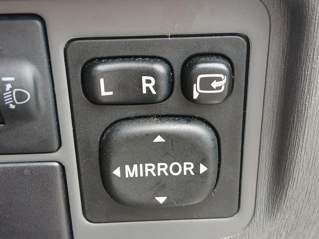 プリウス Ｓ　ＥＴＣ　バックカメラ　ナビ　ＴＶ　アルミホイール　ＨＩＤ　ＣＶＴ　スマートキー　電動格納ミラー　盗難防止システム　ＵＳＢ　ミュージックプレイヤー接続可　Ｂｌｕｅｔｏｏｔｈ　衝突安全ボディ　ＡＢＳ（64枚目）