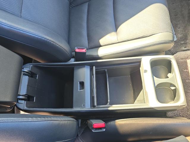 オデッセイ アブソルート　ＥＴＣ　バックカメラ　ナビ　ＴＶ　オートクルーズコントロール　アルミホイール　ＨＩＤ　キーレスエントリー　電動格納ミラー　３列シート　ＡＴ　盗難防止システム　衝突安全ボディ　ＡＢＳ　ＥＳＣ　ＣＤ（45枚目）