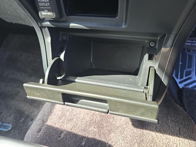 オデッセイ アブソルート　ＥＴＣ　バックカメラ　ナビ　ＴＶ　オートクルーズコントロール　アルミホイール　ＨＩＤ　キーレスエントリー　電動格納ミラー　３列シート　ＡＴ　盗難防止システム　衝突安全ボディ　ＡＢＳ　ＥＳＣ　ＣＤ（46枚目）