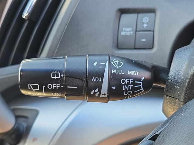 オデッセイ アブソルート　ＥＴＣ　バックカメラ　ナビ　ＴＶ　オートクルーズコントロール　アルミホイール　ＨＩＤ　キーレスエントリー　電動格納ミラー　３列シート　ＡＴ　盗難防止システム　衝突安全ボディ　ＡＢＳ　ＥＳＣ　ＣＤ（50枚目）