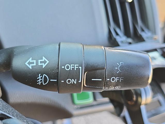 オデッセイ アブソルート　ＥＴＣ　バックカメラ　ナビ　ＴＶ　オートクルーズコントロール　アルミホイール　ＨＩＤ　キーレスエントリー　電動格納ミラー　３列シート　ＡＴ　盗難防止システム　衝突安全ボディ　ＡＢＳ　ＥＳＣ　ＣＤ（51枚目）