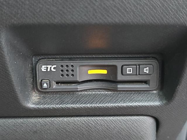ステップワゴンスパーダ Ｓ　ＥＴＣ　バックカメラ　ナビ　ＴＶ　両側スライド・片側電動　ＨＩＤ　スマートキー　電動格納ミラー　３列シート　ウォークスルー　ＣＶＴ　アルミホイール　ＣＤ　盗難防止システム　衝突安全ボディ　ＡＢＳ（9枚目）