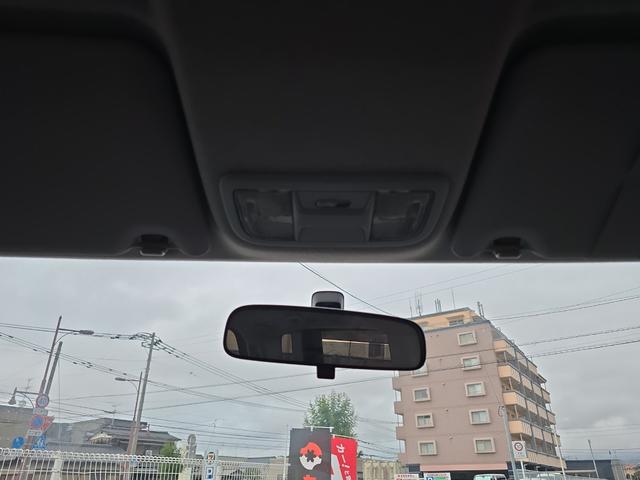 ステップワゴンスパーダ Ｓ　ＥＴＣ　バックカメラ　ナビ　ＴＶ　両側スライド・片側電動　ＨＩＤ　スマートキー　電動格納ミラー　３列シート　ウォークスルー　ＣＶＴ　アルミホイール　ＣＤ　盗難防止システム　衝突安全ボディ　ＡＢＳ（32枚目）