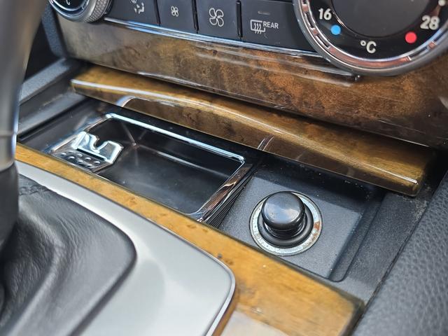 Ｃクラスステーションワゴン Ｃ２００コンプレッサーワゴン　アバンギャルド　ＥＴＣ　バックカメラ　ナビ　ＴＶ　オートクルーズコントロール　アルミホイール　オートライト　ＨＩＤ　パワーシート　革シート　ハーフレザーシート　キーレスエントリー　電動格納ミラー　ＡＴ（43枚目）