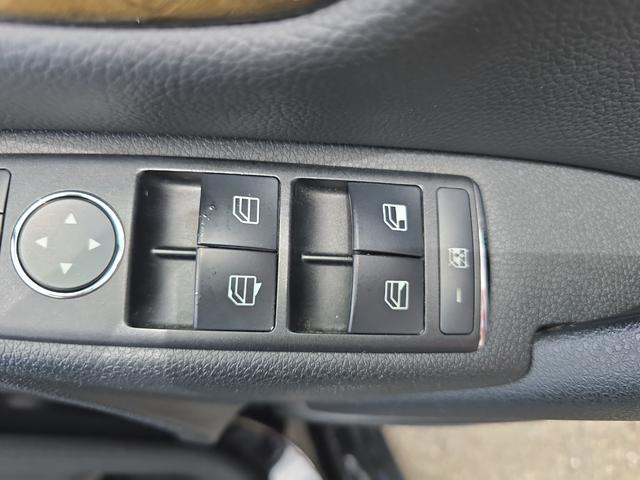 Ｃクラスステーションワゴン Ｃ２００コンプレッサーワゴン　アバンギャルド　ＥＴＣ　バックカメラ　ナビ　ＴＶ　オートクルーズコントロール　アルミホイール　オートライト　ＨＩＤ　パワーシート　革シート　ハーフレザーシート　キーレスエントリー　電動格納ミラー　ＡＴ（61枚目）
