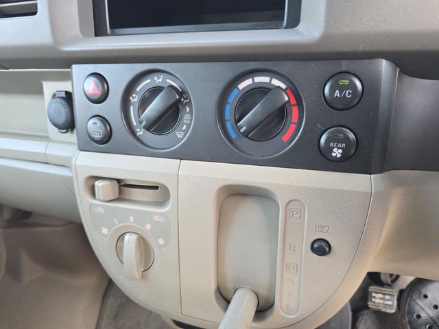 エブリイワゴン 　車いす移動車　後部電動固定　リヤシート無　補助シート＆車いす乗員用手すり付　福祉車輌　両側スライドドア　キーレスエントリー　ＡＴ　エアコン　パワーステアリング　パワーウィンドウ（4枚目）