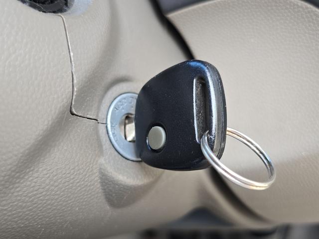 エブリイワゴン 　車いす移動車　後部電動固定　リヤシート無　補助シート＆車いす乗員用手すり付　福祉車輌　両側スライドドア　キーレスエントリー　ＡＴ　エアコン　パワーステアリング　パワーウィンドウ（8枚目）