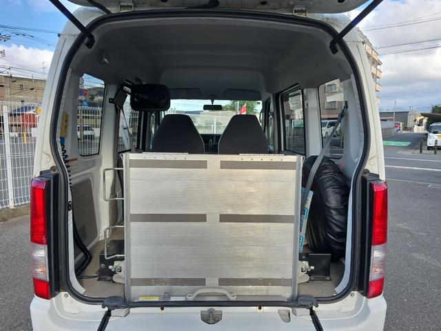 エブリイワゴン 　車いす移動車　後部電動固定　リヤシート無　補助シート＆車いす乗員用手すり付　福祉車輌　両側スライドドア　キーレスエントリー　ＡＴ　エアコン　パワーステアリング　パワーウィンドウ（17枚目）