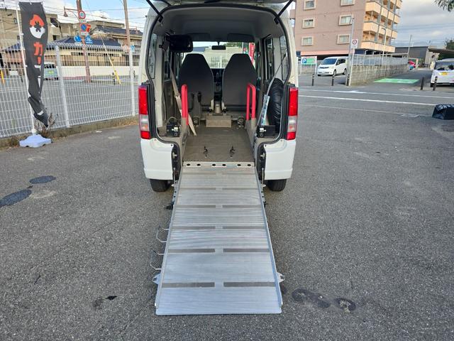 エブリイワゴン 　車いす移動車　後部電動固定　リヤシート無　補助シート＆車いす乗員用手すり付　福祉車輌　両側スライドドア　キーレスエントリー　ＡＴ　エアコン　パワーステアリング　パワーウィンドウ（18枚目）