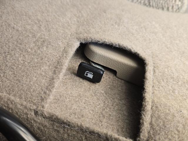 エブリイワゴン 　車いす移動車　後部電動固定　リヤシート無　補助シート＆車いす乗員用手すり付　福祉車輌　両側スライドドア　キーレスエントリー　ＡＴ　エアコン　パワーステアリング　パワーウィンドウ（51枚目）