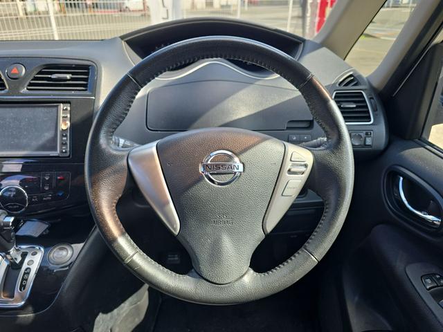 セレナ ハイウェイスター　Ｊパッケージ　ＥＴＣ　バックカメラ　ナビ　ＴＶ　オートクルーズコントロール　両側電動スライドドア　オートライト　ＨＩＤ　スマートキー　電動格納ミラー　３列シート　ＣＶＴ　アルミホイール　ＣＤ　ＤＶＤ再生（3枚目）