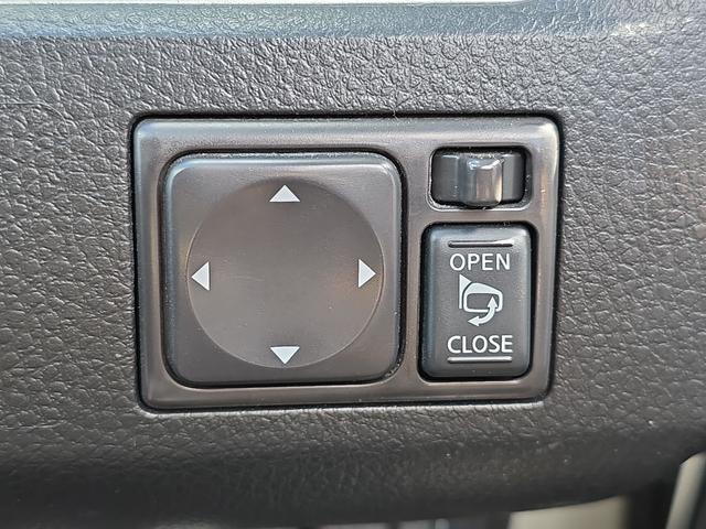 セレナ ハイウェイスター　Ｊパッケージ　ＥＴＣ　バックカメラ　ナビ　ＴＶ　オートクルーズコントロール　両側電動スライドドア　オートライト　ＨＩＤ　スマートキー　電動格納ミラー　３列シート　ＣＶＴ　アルミホイール　ＣＤ　ＤＶＤ再生（9枚目）