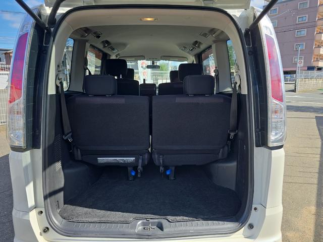 セレナ ハイウェイスター　Ｊパッケージ　ＥＴＣ　バックカメラ　ナビ　ＴＶ　オートクルーズコントロール　両側電動スライドドア　オートライト　ＨＩＤ　スマートキー　電動格納ミラー　３列シート　ＣＶＴ　アルミホイール　ＣＤ　ＤＶＤ再生（18枚目）