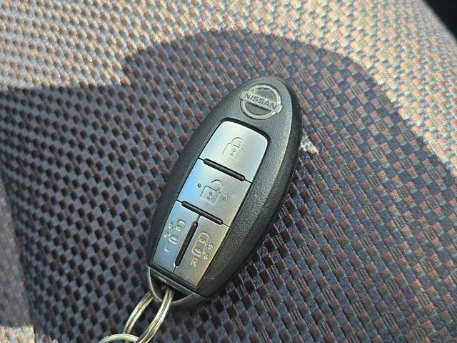 セレナ ハイウェイスター　Ｊパッケージ　ＥＴＣ　バックカメラ　ナビ　ＴＶ　オートクルーズコントロール　両側電動スライドドア　オートライト　ＨＩＤ　スマートキー　電動格納ミラー　３列シート　ＣＶＴ　アルミホイール　ＣＤ　ＤＶＤ再生（22枚目）