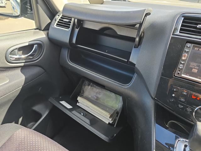 セレナ ハイウェイスター　Ｊパッケージ　ＥＴＣ　バックカメラ　ナビ　ＴＶ　オートクルーズコントロール　両側電動スライドドア　オートライト　ＨＩＤ　スマートキー　電動格納ミラー　３列シート　ＣＶＴ　アルミホイール　ＣＤ　ＤＶＤ再生（56枚目）