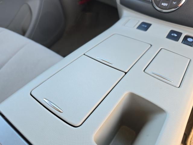 エスティマハイブリッド X 4WD ETC バックカメラ ナビ TV オートクルーズコントロール 両側電動スライドドア オートライト HID スマートキー 3列シート CVT アルミホイール CD USB Bluetooth(42枚目)