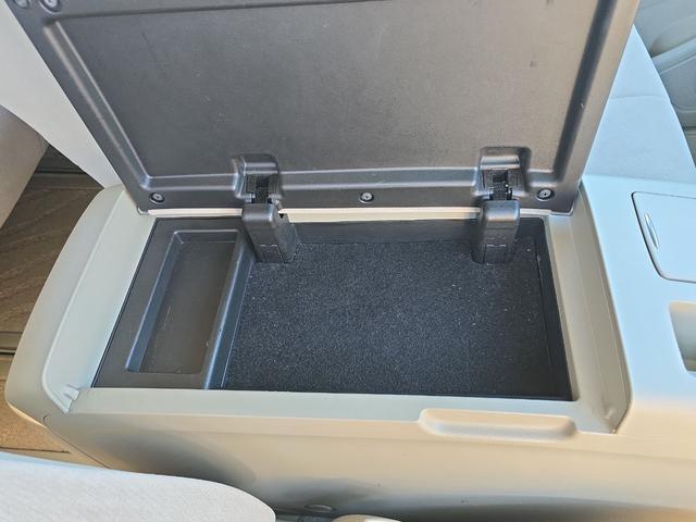 エスティマハイブリッド X 4WD ETC バックカメラ ナビ TV オートクルーズコントロール 両側電動スライドドア オートライト HID スマートキー 3列シート CVT アルミホイール CD USB Bluetooth(44枚目)