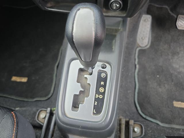 ジムニー ワイルドウインド 4WD キーレスエントリー 電動格納ミラー シートヒーター AT ABS CD ルーフレール アルミホイール 衝突安全ボディ エアコン パワーステアリング パワーウィンドウ 運転席エアバッグ(5枚目)