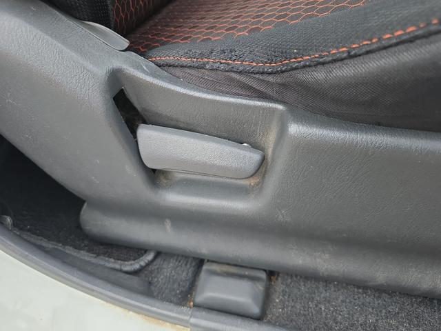 ジムニー ワイルドウインド 4WD キーレスエントリー 電動格納ミラー シートヒーター AT ABS CD ルーフレール アルミホイール 衝突安全ボディ エアコン パワーステアリング パワーウィンドウ 運転席エアバッグ(37枚目)