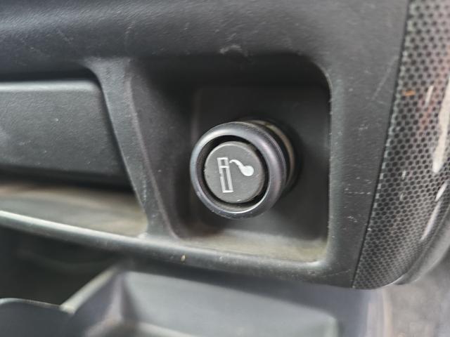 ジムニー ワイルドウインド 4WD キーレスエントリー 電動格納ミラー シートヒーター AT ABS CD ルーフレール アルミホイール 衝突安全ボディ エアコン パワーステアリング パワーウィンドウ 運転席エアバッグ(42枚目)