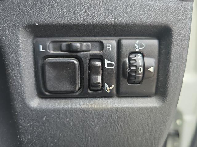 ジムニー ワイルドウインド 4WD キーレスエントリー 電動格納ミラー シートヒーター AT ABS CD ルーフレール アルミホイール 衝突安全ボディ エアコン パワーステアリング パワーウィンドウ 運転席エアバッグ(48枚目)