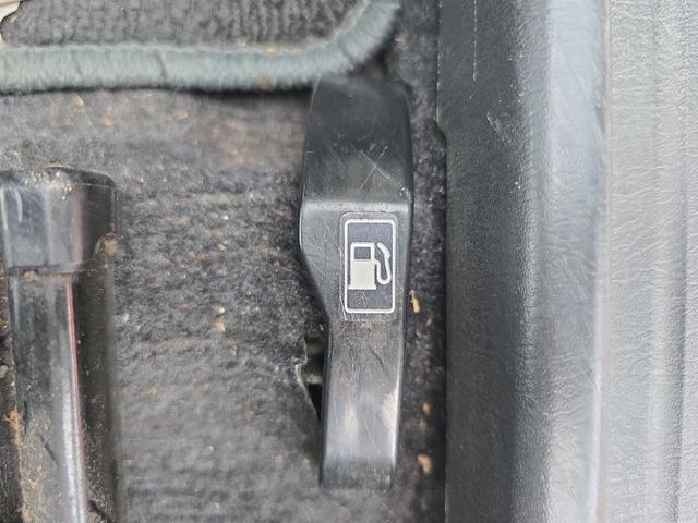 ジムニー ワイルドウインド 4WD キーレスエントリー 電動格納ミラー シートヒーター AT ABS CD ルーフレール アルミホイール 衝突安全ボディ エアコン パワーステアリング パワーウィンドウ 運転席エアバッグ(49枚目)