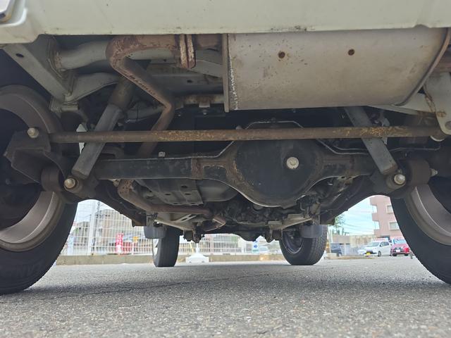 ジムニー ワイルドウインド 4WD キーレスエントリー 電動格納ミラー シートヒーター AT ABS CD ルーフレール アルミホイール 衝突安全ボディ エアコン パワーステアリング パワーウィンドウ 運転席エアバッグ(57枚目)