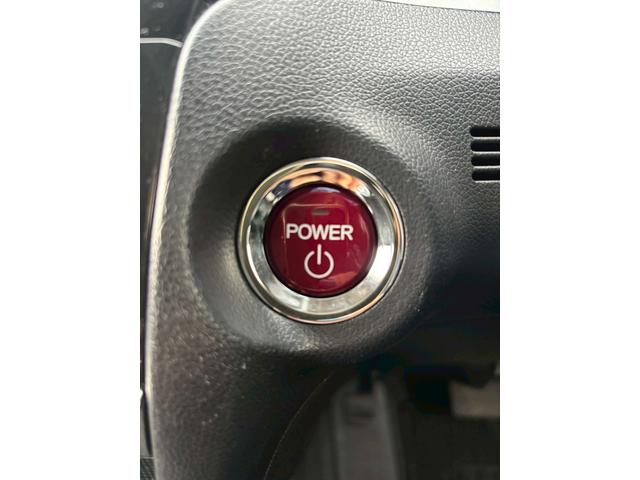 シャトル ハイブリッド　アルミホイール　スマートキー　ＡＴ　盗難防止システム　衝突安全ボディ　ＡＢＳ　ＥＳＣ　ＣＤ　ミュージックプレイヤー接続可　エアコン　パワーステアリング　パワーウィンドウ（6枚目）