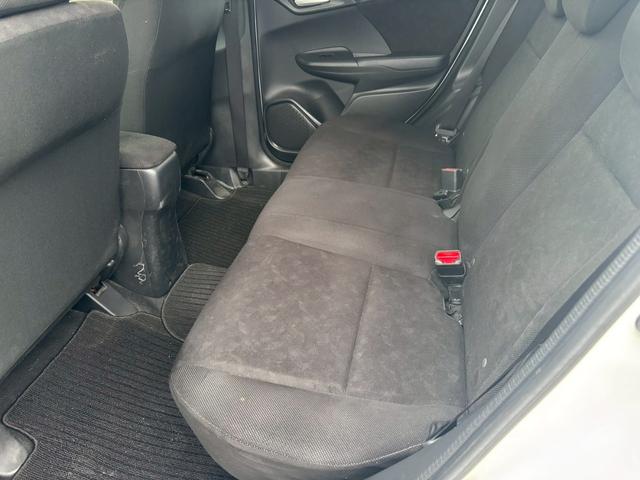 シャトル ハイブリッド　アルミホイール　スマートキー　ＡＴ　盗難防止システム　衝突安全ボディ　ＡＢＳ　ＥＳＣ　ＣＤ　ミュージックプレイヤー接続可　エアコン　パワーステアリング　パワーウィンドウ（11枚目）