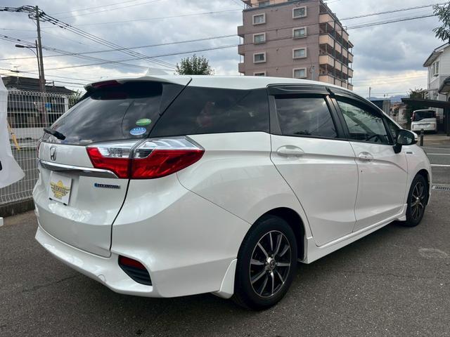 シャトル ハイブリッド　アルミホイール　スマートキー　ＡＴ　盗難防止システム　衝突安全ボディ　ＡＢＳ　ＥＳＣ　ＣＤ　ミュージックプレイヤー接続可　エアコン　パワーステアリング　パワーウィンドウ（15枚目）