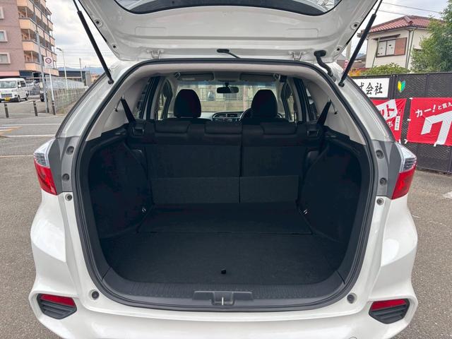 シャトル ハイブリッド　アルミホイール　スマートキー　ＡＴ　盗難防止システム　衝突安全ボディ　ＡＢＳ　ＥＳＣ　ＣＤ　ミュージックプレイヤー接続可　エアコン　パワーステアリング　パワーウィンドウ（19枚目）