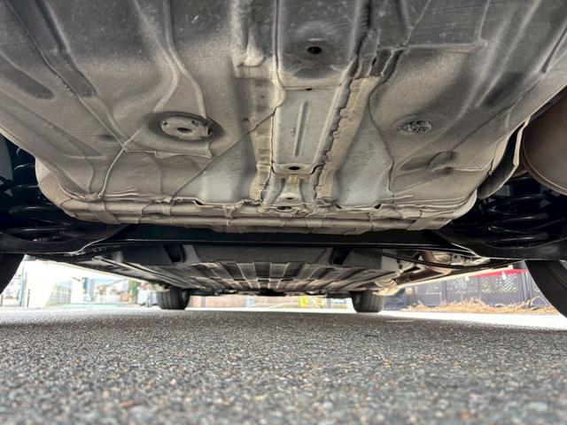 シャトル ハイブリッド　アルミホイール　スマートキー　ＡＴ　盗難防止システム　衝突安全ボディ　ＡＢＳ　ＥＳＣ　ＣＤ　ミュージックプレイヤー接続可　エアコン　パワーステアリング　パワーウィンドウ（28枚目）