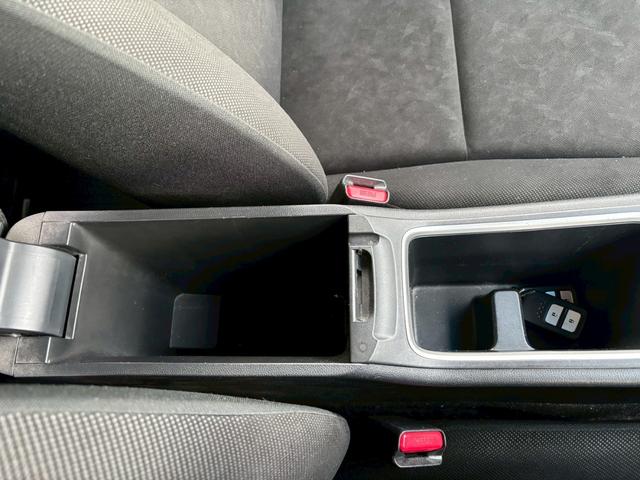 シャトル ハイブリッド　アルミホイール　スマートキー　ＡＴ　盗難防止システム　衝突安全ボディ　ＡＢＳ　ＥＳＣ　ＣＤ　ミュージックプレイヤー接続可　エアコン　パワーステアリング　パワーウィンドウ（33枚目）