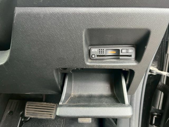 ステップワゴンスパーダ Ｚ　クールスピリット　ＥＴＣ　バックカメラ　ナビ　ＴＶ　オートクルーズコントロール　両側電動スライドドア　オートライト　ＨＩＤ　スマートキー　アイドリングストップ　電動格納ミラー　後席モニター　３列シート　ＣＶＴ（7枚目）